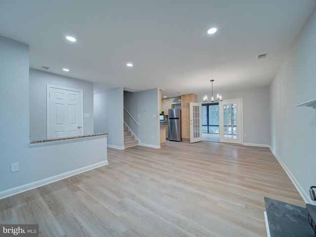 11301 GATESBOROUGH LN, Reston, VA 20191