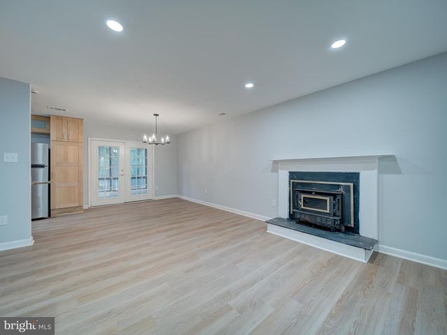 11301 GATESBOROUGH LN, Reston, VA 20191