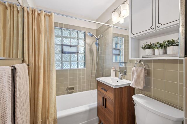 1711 Saint Marys Street, Falcon Heights, MN 55113