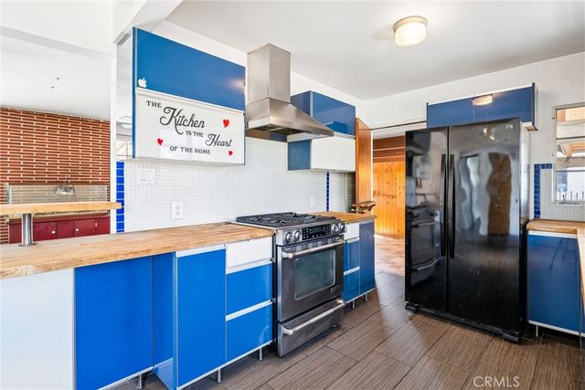 8557 Remick, Los Angeles, CA 91352
