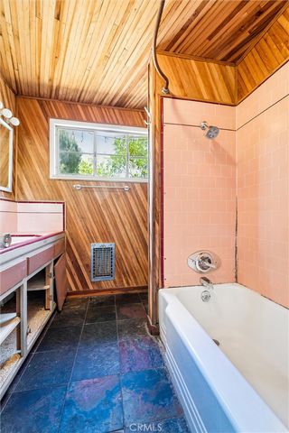 8557 Remick, Los Angeles, CA 91352