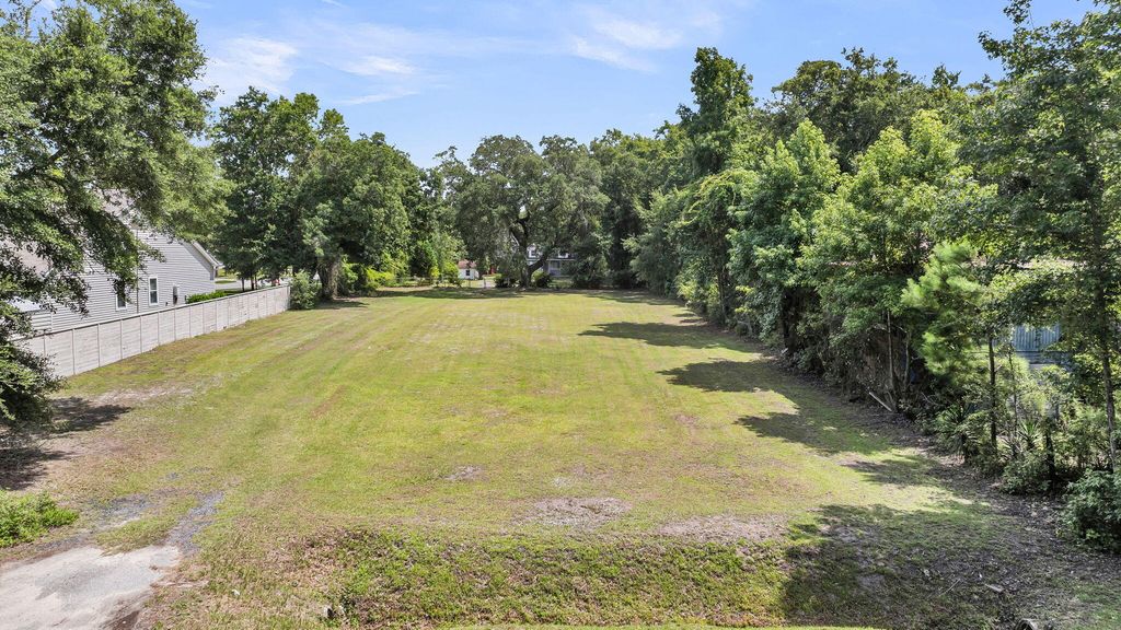 1046 Bee Hive Road, Awendaw, SC 29429