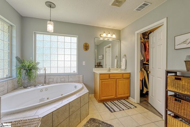 316 Crestview Lane, Spartanburg, SC 29301
