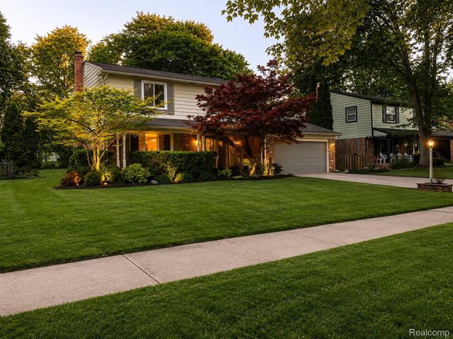 30745 Red Maple Lane, Southfield, MI 48076