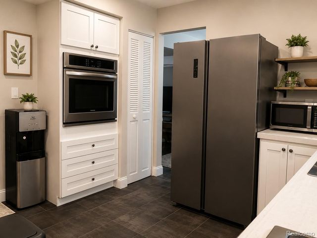 30745 Red Maple Lane, Southfield, MI 48076