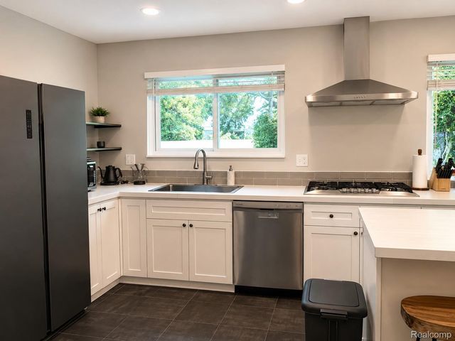 30745 Red Maple Lane, Southfield, MI 48076