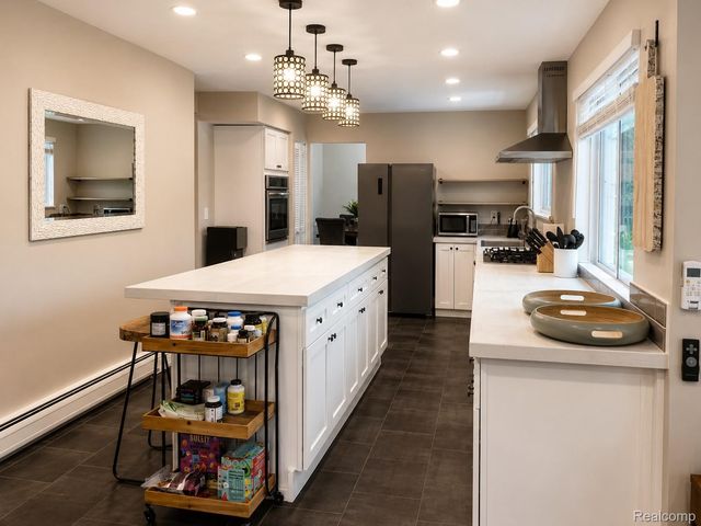30745 Red Maple Lane, Southfield, MI 48076