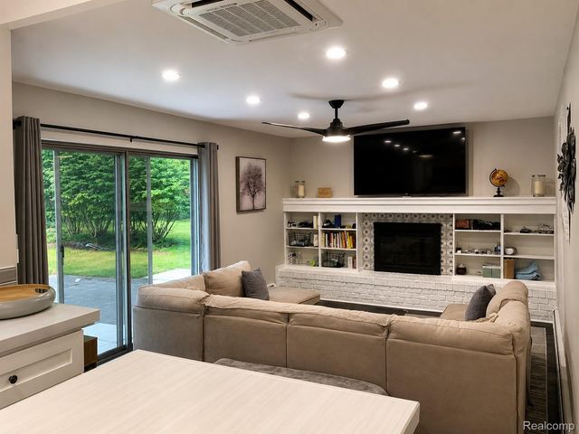 30745 Red Maple Lane, Southfield, MI 48076