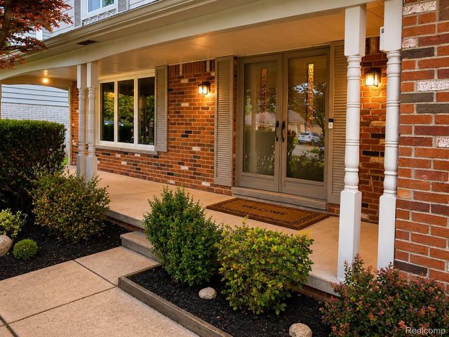 30745 Red Maple Lane, Southfield, MI 48076