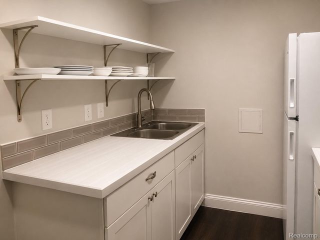 30745 Red Maple Lane, Southfield, MI 48076