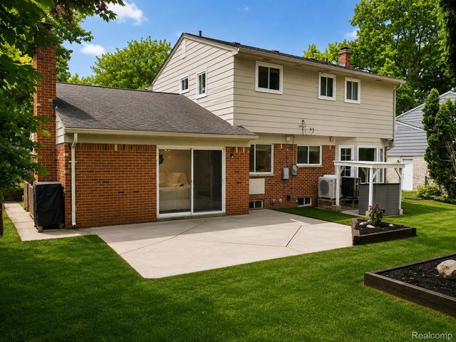 30745 Red Maple Lane, Southfield, MI 48076