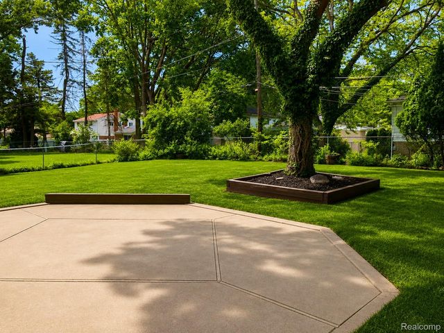 30745 Red Maple Lane, Southfield, MI 48076