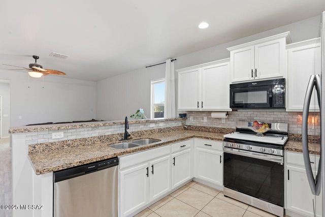 8298 W Green Kingfisher Lane, Tucson, AZ 85757