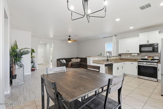 8298 W Green Kingfisher Lane, Tucson, AZ 85757