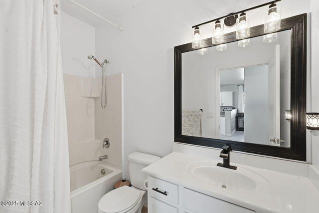 8298 W Green Kingfisher Lane, Tucson, AZ 85757