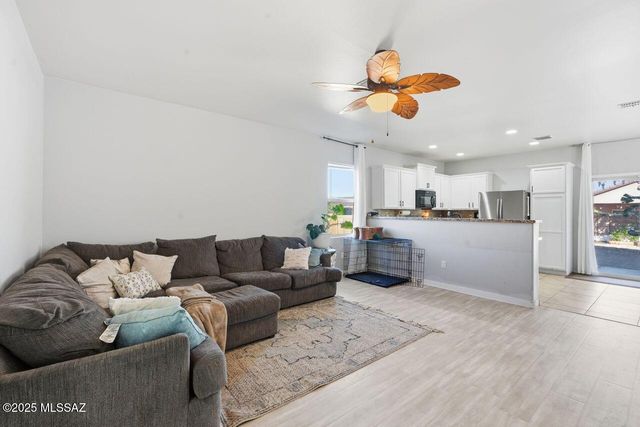 8298 W Green Kingfisher Lane, Tucson, AZ 85757