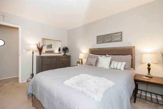 1365 E Riding Mall Drive, South Bend, IN 46614