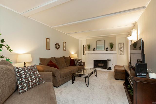 1365 E Riding Mall Drive, South Bend, IN 46614