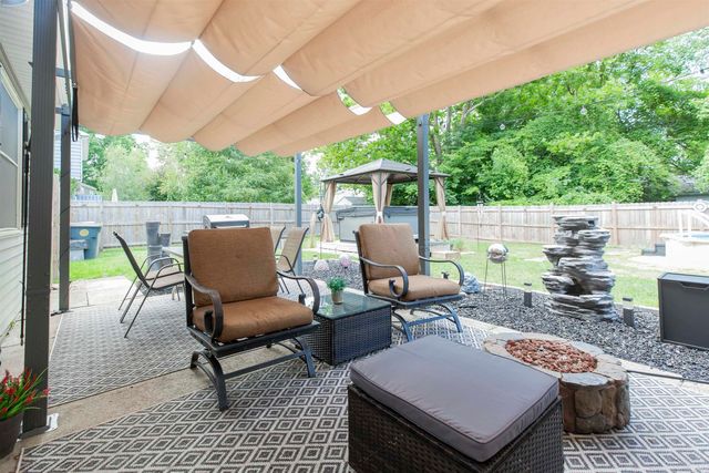 1365 E Riding Mall Drive, South Bend, IN 46614