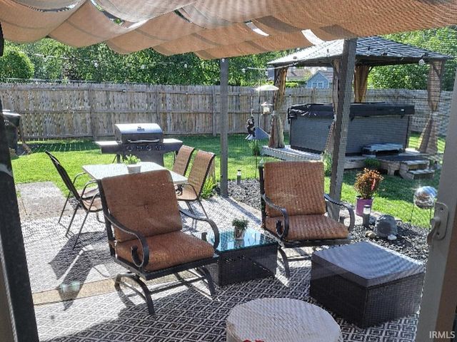 1365 E Riding Mall Drive, South Bend, IN 46614