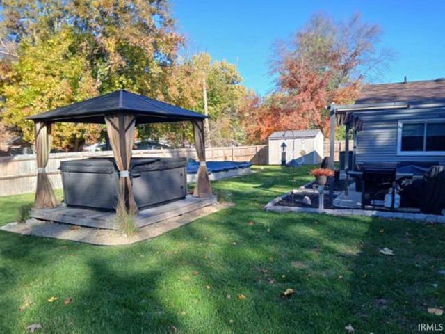 1365 E Riding Mall Drive, South Bend, IN 46614