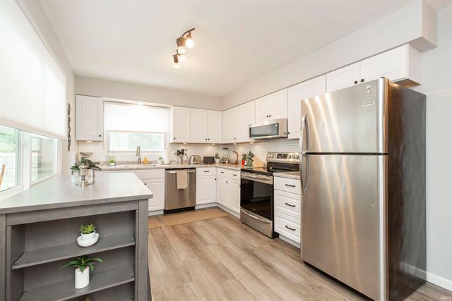 1365 E Riding Mall Drive, South Bend, IN 46614