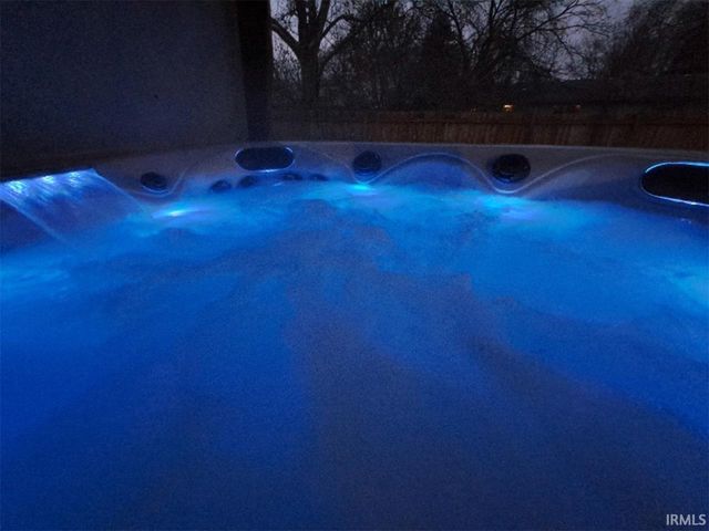 1365 E Riding Mall Drive, South Bend, IN 46614