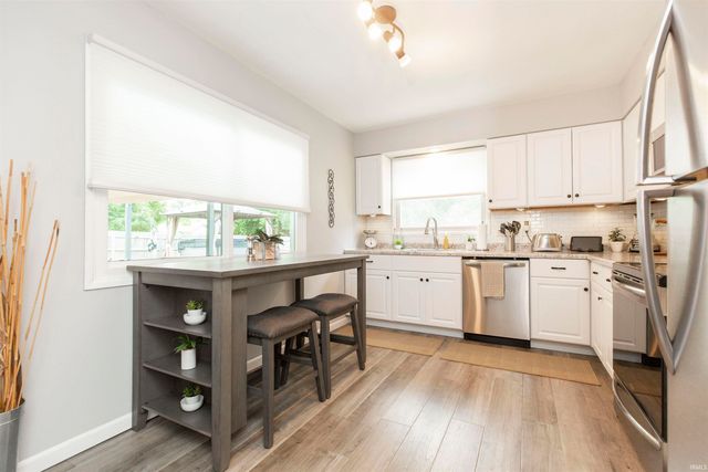 1365 E Riding Mall Drive, South Bend, IN 46614