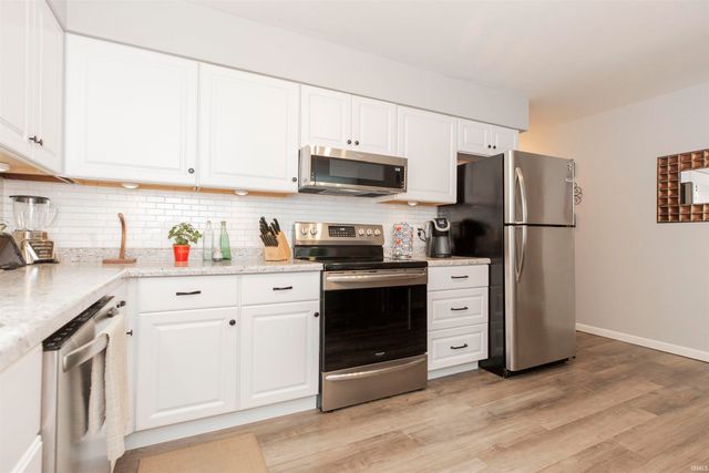 1365 E Riding Mall Drive, South Bend, IN 46614