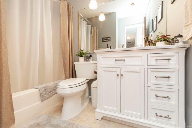 1365 E Riding Mall Drive, South Bend, IN 46614