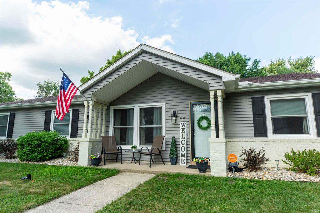 1365 E Riding Mall Drive, South Bend, IN 46614