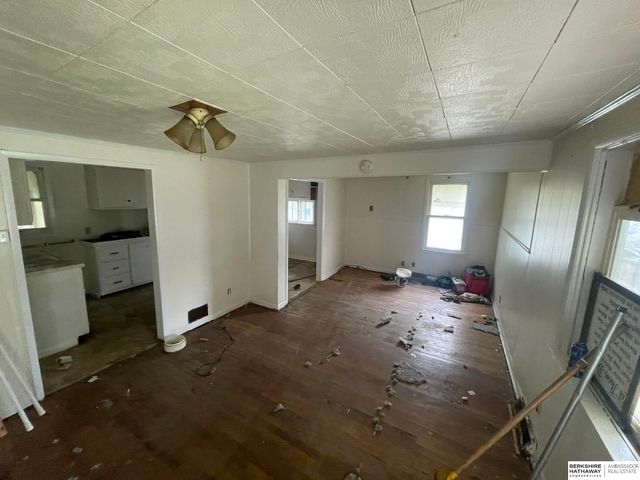 4048 Curtis Avenue, Omaha, NE 68111