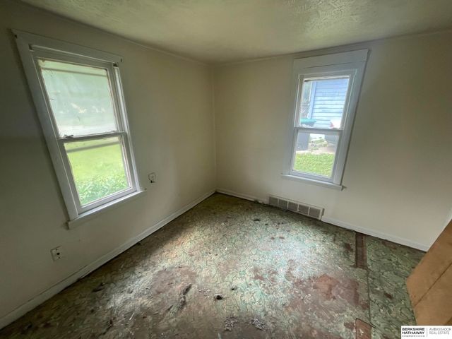 4048 Curtis Avenue, Omaha, NE 68111