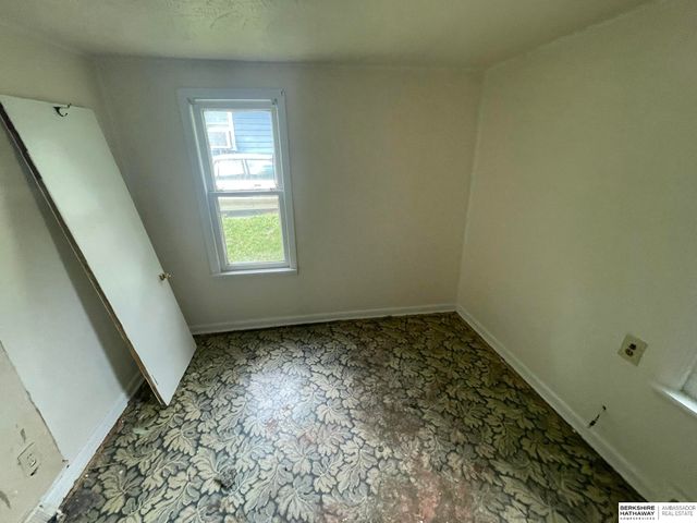 4048 Curtis Avenue, Omaha, NE 68111