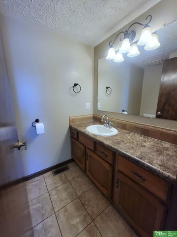 841 S Country Club Drive, York, NE 68467