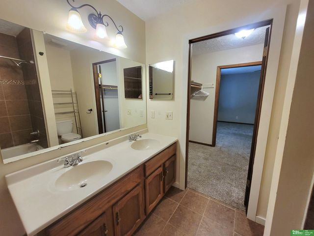 841 S Country Club Drive, York, NE 68467