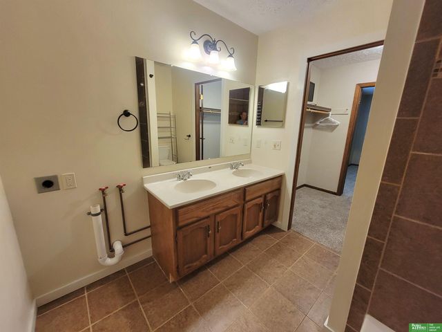 841 S Country Club Drive, York, NE 68467