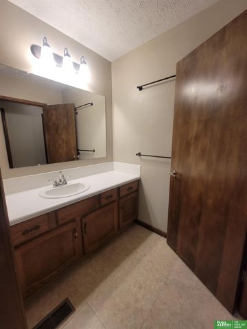 841 S Country Club Drive, York, NE 68467