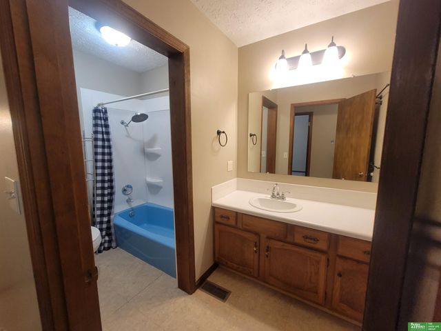 841 S Country Club Drive, York, NE 68467