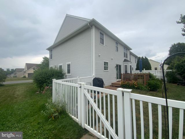4339 GREEN PARK DR, Mount Joy, PA 17552