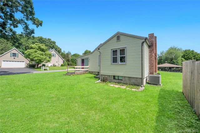 34 Shore Drive, Elizaville, NY 12523