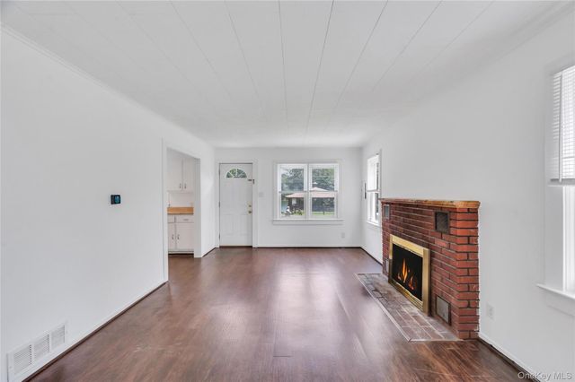 34 Shore Drive, Elizaville, NY 12523