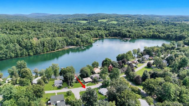 34 Shore Drive, Elizaville, NY 12523