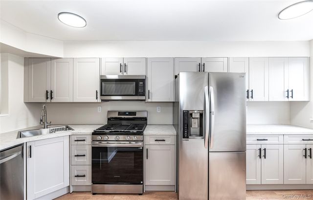 126 N Route 303 2, Congers, NY 10920