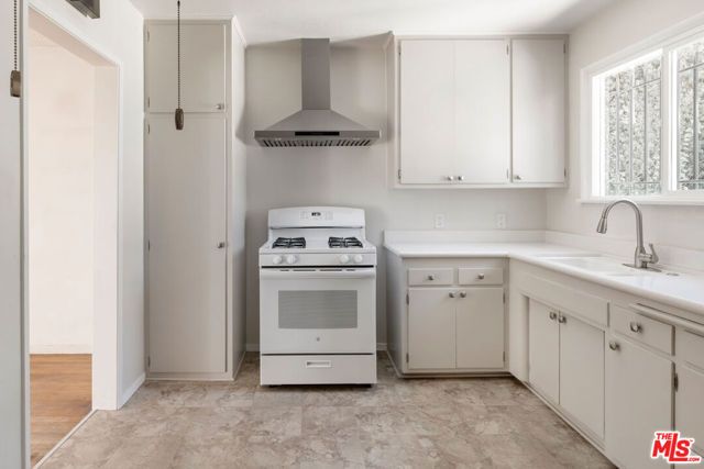 1753 Redcliff Street, Los Angeles, CA 90026