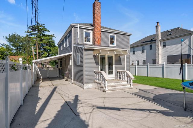 78-14 271st Street, New Hyde Park, NY 11040