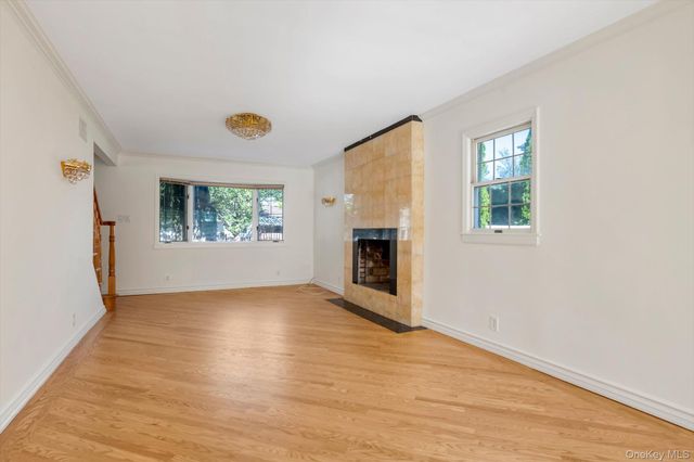 78-14 271st Street, New Hyde Park, NY 11040