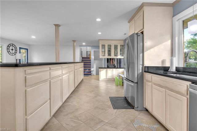 6 Downing PL, Newport News, VA 23606