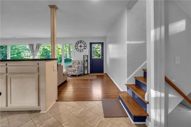 6 Downing PL, Newport News, VA 23606