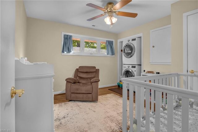 6 Downing PL, Newport News, VA 23606